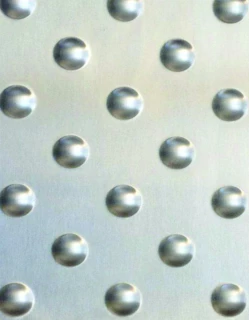 Dalle podotactile en inox sartiné, dimensions 458X420mm, épaisseur 1,5mm, percée fraisée 6 trous