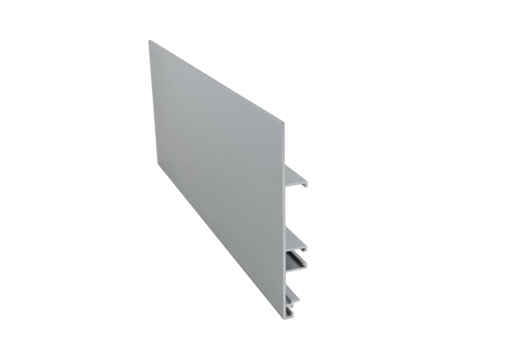 Plinthe de cuisine en aluminium anodisé argent, hauteur 100mm, longueur 4010mm