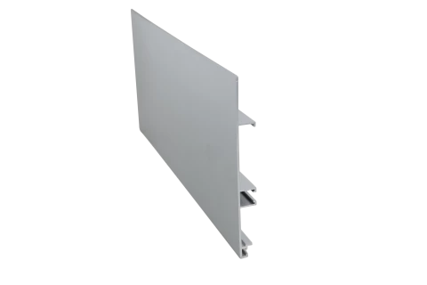 Plinthe de cuisine en aluminium anodisé argent, hauteur 150mm, longueur 4010mm