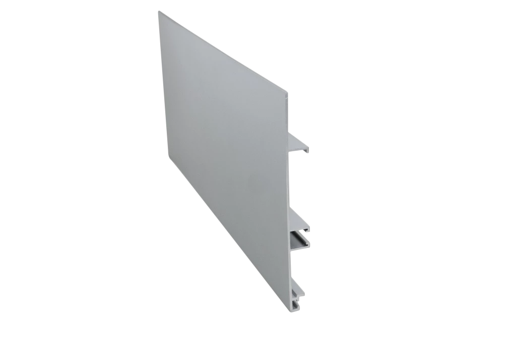 Plinthe de cuisine en aluminium anodisé argent, hauteur 150mm, longueur 4010mm
