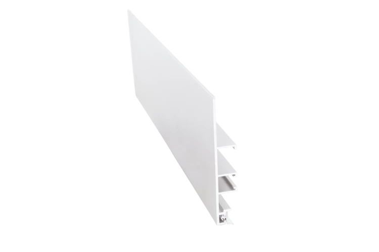 Plinthe de cuisine en aluminium laqué blanc, hauteur 120mm, longueur 4010mm