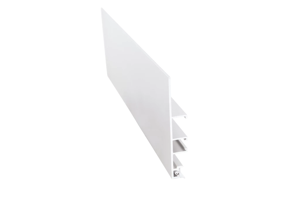 Plinthe de cuisine en aluminium laqué blanc, hauteur 120mm, longueur 4010mm