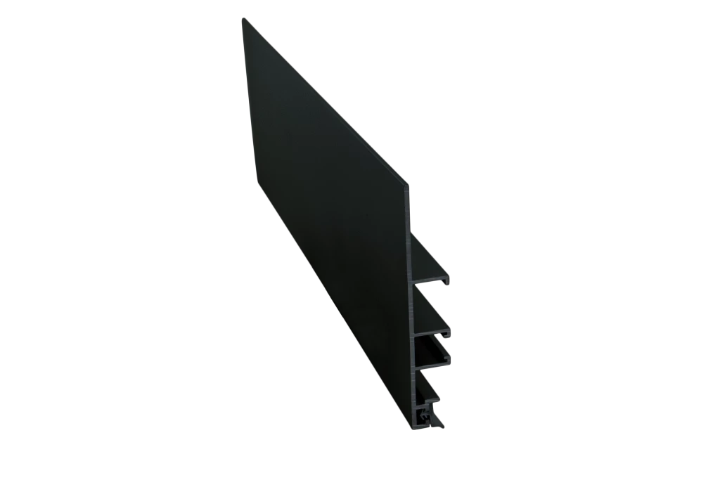 Plinthe de cuisine en aluminium laqué noir, hauteur 120mm, longueur 4010mm