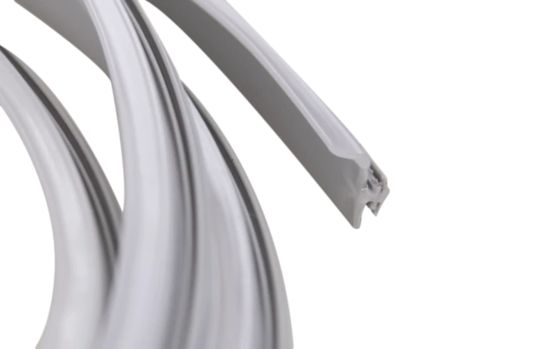 Joint bi matière pour plinthe en aluminium, Longueur de 4100 mm