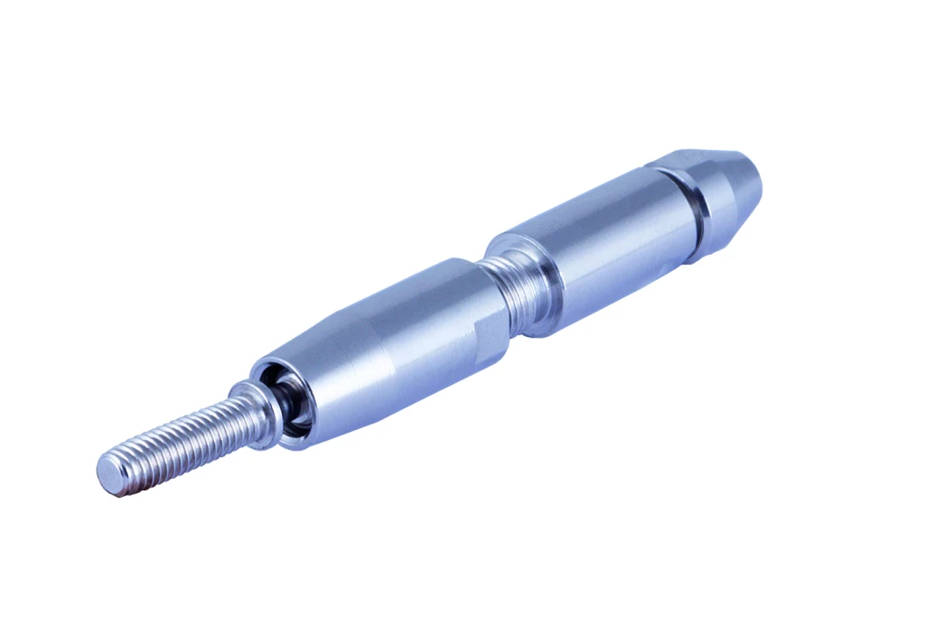 Tendeur articulé avec vis boule M8 en inox 316. Pour câble de diamètre 6 mm. Tendeur articulé jusqu'à 35°.